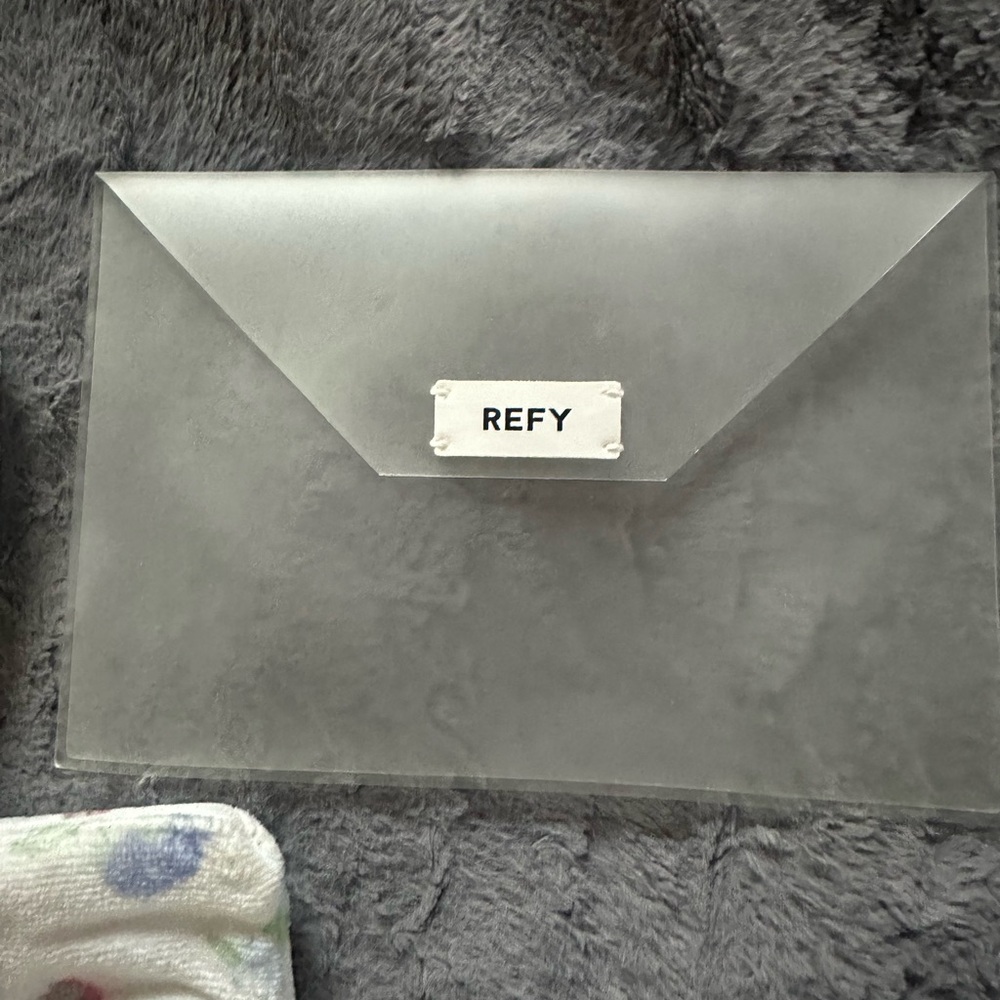 Makeup bag lot (Djerf Avenue & Refy) - Picture 4 of 4